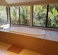 Jarrah Grove Forest Retreat - Dalby Accommodation