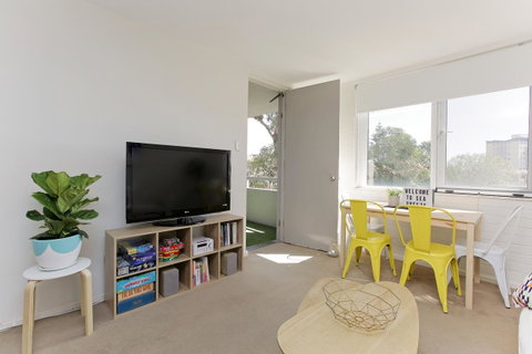 SEA BREEZE â€“ Between Cottesloe Beach & Swan River - Dalby Accommodation 1