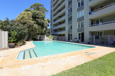 SEA BREEZE â€“ Between Cottesloe Beach & Swan River - Dalby Accommodation 4