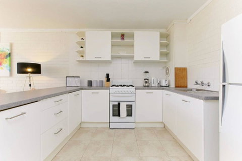SEA BREEZE â€“ Between Cottesloe Beach & Swan River - Dalby Accommodation 15