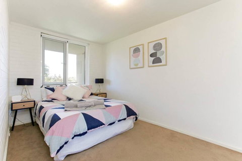 SEA BREEZE â€“ Between Cottesloe Beach & Swan River - Dalby Accommodation 6