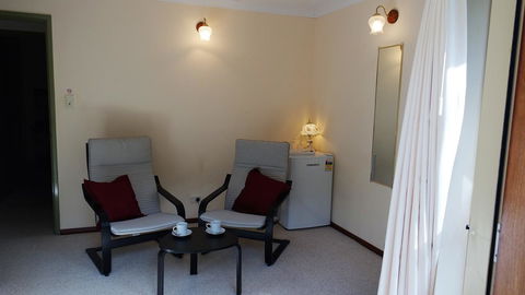 Eleebana Guest House - Dalby Accommodation 3