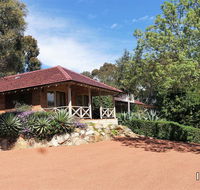 Eleebana Guest House - Dalby Accommodation