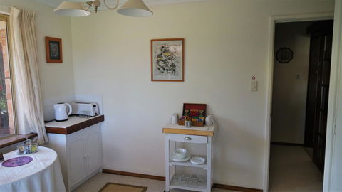 Eleebana Guest House - Dalby Accommodation 29