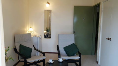 Eleebana Guest House - Dalby Accommodation 6