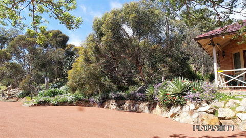 Eleebana Guest House - Dalby Accommodation 10