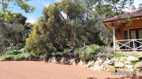 Eleebana Guest House - Dalby Accommodation 11