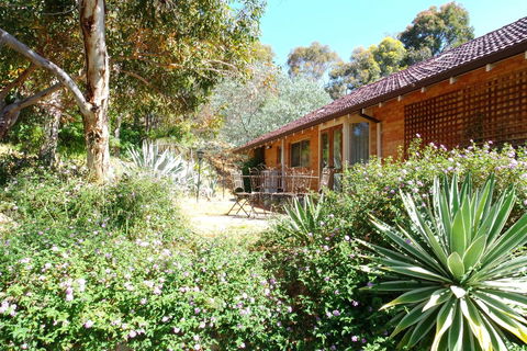 Eleebana Guest House - Dalby Accommodation 33