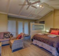 Windfall Estate Vineyard Cottage - Dalby Accommodation