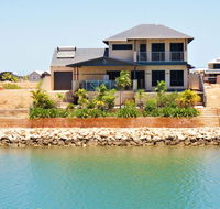 27 Corella Court - Exquisite Marina Home With a Pool and Wi-Fi - Dalby Accommodation