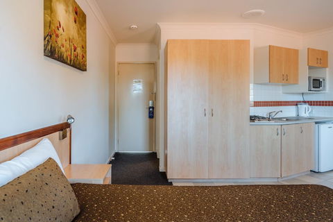Canning Bridge Auto Lodge - Dalby Accommodation 33