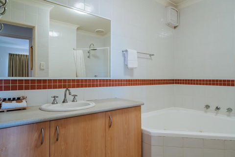 Canning Bridge Auto Lodge - Dalby Accommodation 42