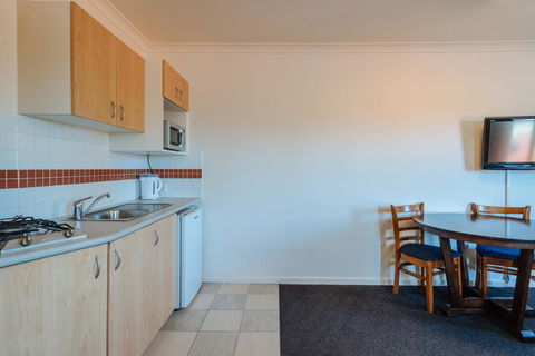 Canning Bridge Auto Lodge - Dalby Accommodation 38
