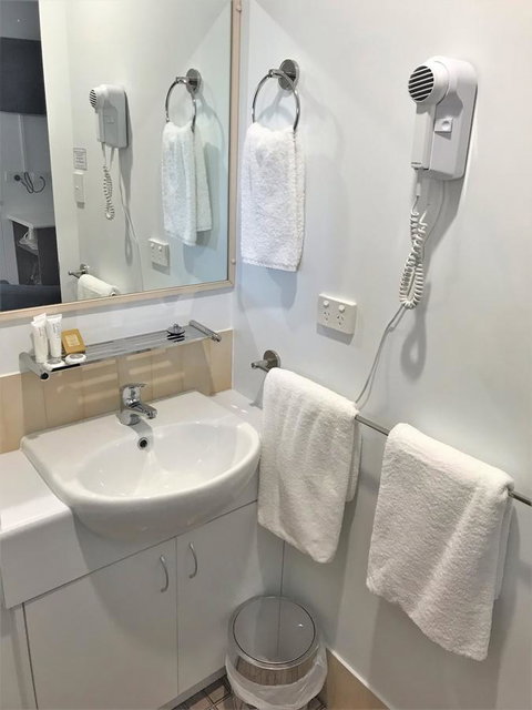 Trinity On Hampden - Dalby Accommodation 12