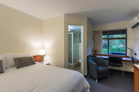 Trinity On Hampden - Dalby Accommodation 4