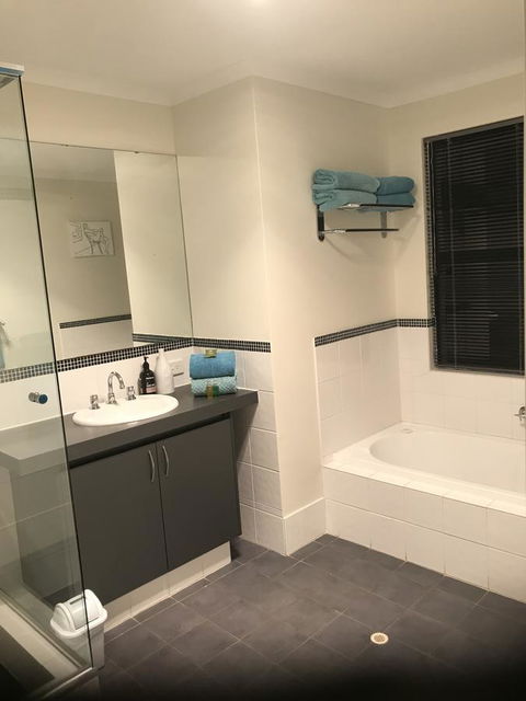 THE SANCTUARY LUXURY HOLIDAY HOME - Dalby Accommodation 6