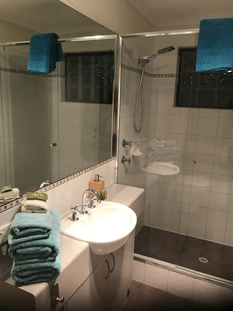 THE SANCTUARY LUXURY HOLIDAY HOME - Dalby Accommodation 2