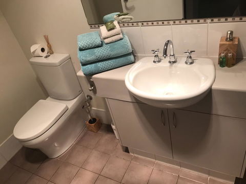 THE SANCTUARY LUXURY HOLIDAY HOME - Dalby Accommodation 3