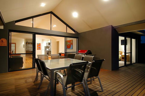 THE SANCTUARY LUXURY HOLIDAY HOME - Dalby Accommodation 25