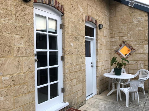 Beach Studio - Dalby Accommodation 4