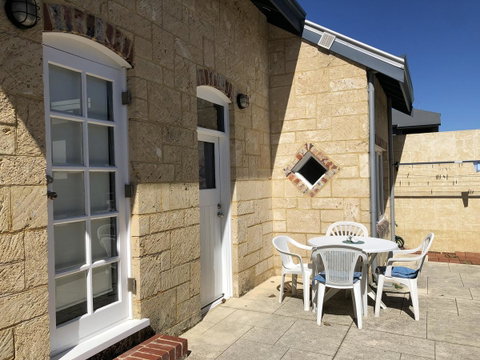 Beach Studio - Dalby Accommodation 3