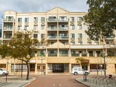 James On The Park - Executive Escapes - Dalby Accommodation 4