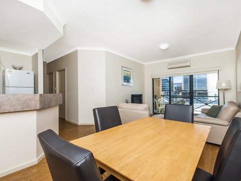James On The Park - Executive Escapes - Dalby Accommodation 1