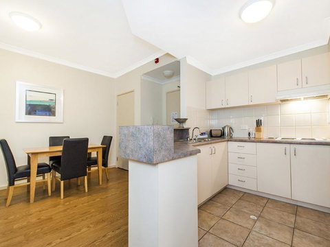 James On The Park - Executive Escapes - Dalby Accommodation 16
