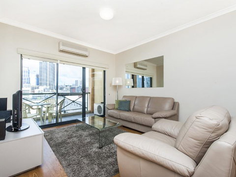 James On The Park - Executive Escapes - Dalby Accommodation 6