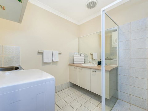James On The Park - Executive Escapes - Dalby Accommodation 8