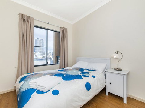 James On The Park - Executive Escapes - Dalby Accommodation 3