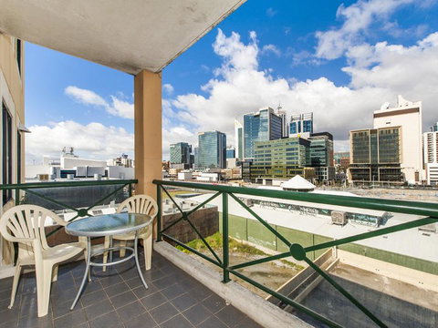 James On The Park - Executive Escapes - Dalby Accommodation 0