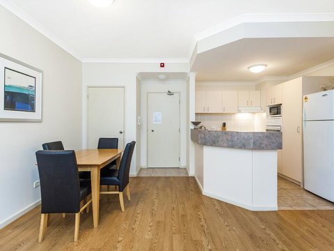 James On The Park - Executive Escapes - Dalby Accommodation 19