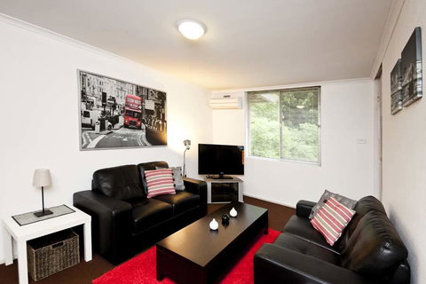 Cunningham Terrace 8 - Dalby Accommodation 5