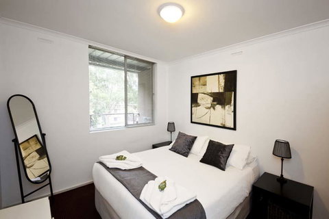 Cunningham Terrace 8 - Dalby Accommodation 1