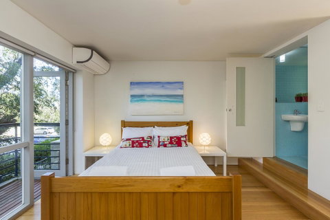 Cottesloe Tree Top Studio - Executive Escapes - Dalby Accommodation 8