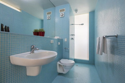 Cottesloe Tree Top Studio - Executive Escapes - Dalby Accommodation 12