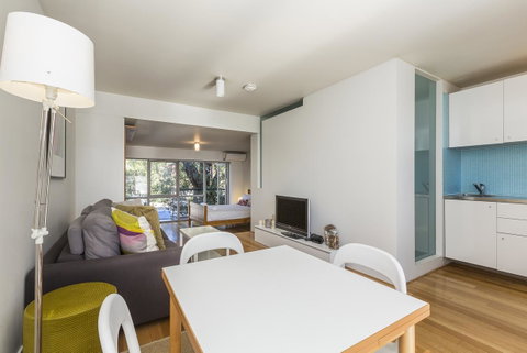 Cottesloe Tree Top Studio - Executive Escapes - Dalby Accommodation 1
