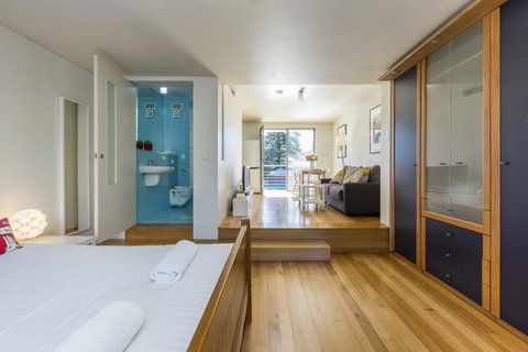 Cottesloe Tree Top Studio - Executive Escapes - Dalby Accommodation 3