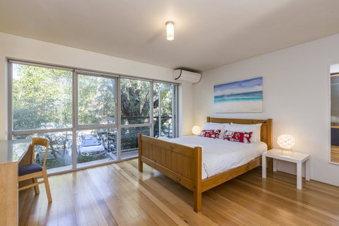 Cottesloe Tree Top Studio - Executive Escapes - Dalby Accommodation 7
