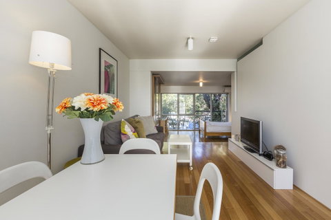 Cottesloe Tree Top Studio - Executive Escapes - Dalby Accommodation 2
