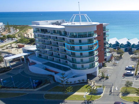 A 406 FANTASTIC OCEAN BEACH And MARINA VIEW APT - MANDURAH - Dalby Accommodation 24