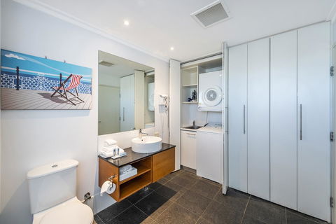 A 406 FANTASTIC OCEAN BEACH And MARINA VIEW APT - MANDURAH - Dalby Accommodation 15