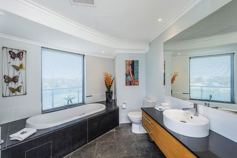 A 406 FANTASTIC OCEAN BEACH And MARINA VIEW APT - MANDURAH - Dalby Accommodation 14