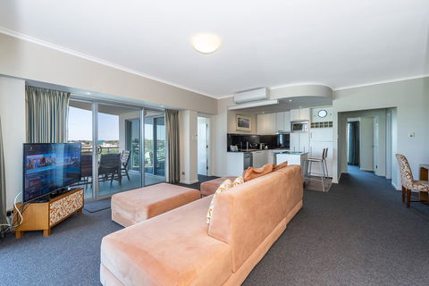 A 406 FANTASTIC OCEAN BEACH And MARINA VIEW APT - MANDURAH - Dalby Accommodation 22