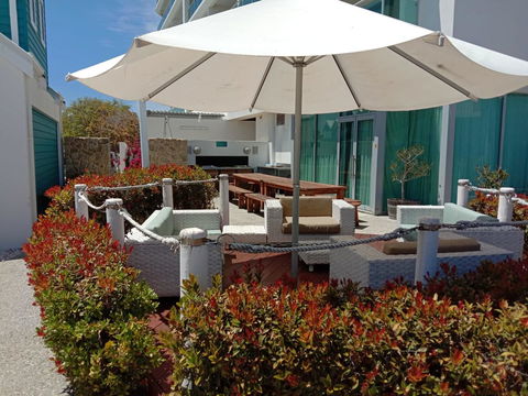 A 406 FANTASTIC OCEAN BEACH And MARINA VIEW APT - MANDURAH - Dalby Accommodation 8