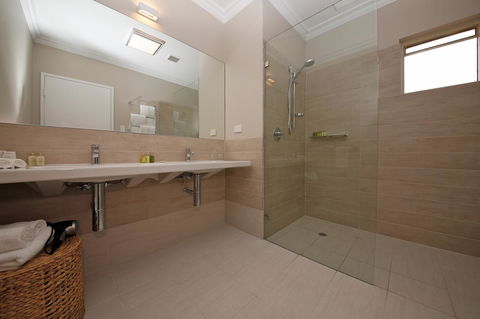 The Marina Hotel - Mindarie - Dalby Accommodation 15