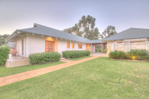 Moana Spa Villas - Prime Yallingup Location - Dalby Accommodation 1