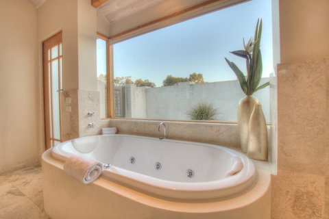 Moana Spa Villas - Prime Yallingup Location - Dalby Accommodation 6