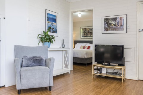Hensman 10 - Dalby Accommodation 9